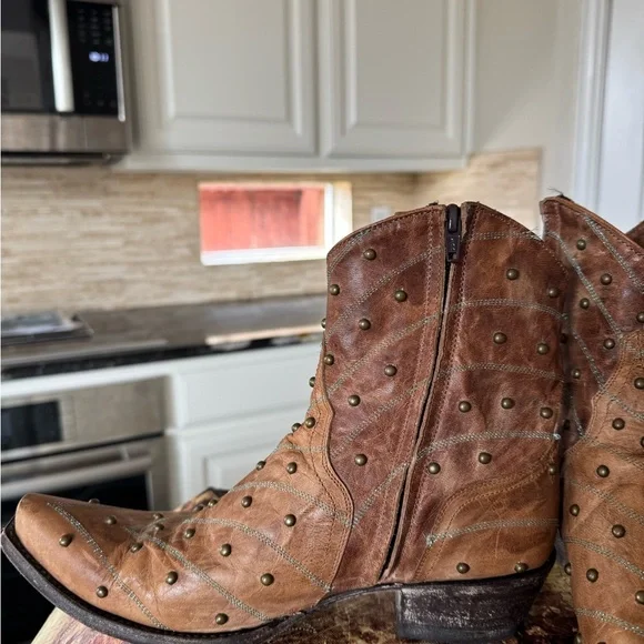 Old Gringo Hosifukami Oryx Tan  Leather Boots with Stud Accents - Picture 11 of 13